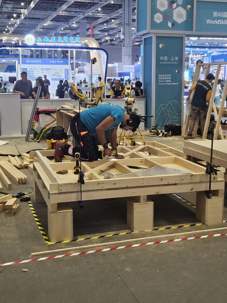 Assemblage du plancher de la maisonnette